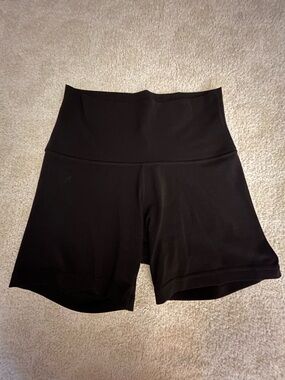 Aritzia BUTTER Cheeky High Rise Shorts Black Size 4, 5”